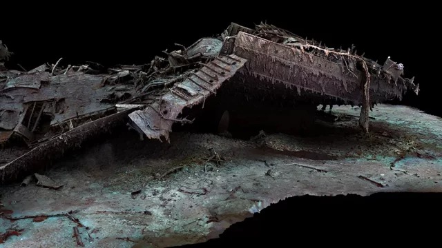titanic under water
