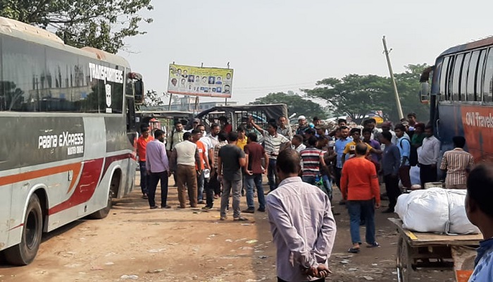 পাবনায় বাস চলাচল আংশিক বন্ধ
