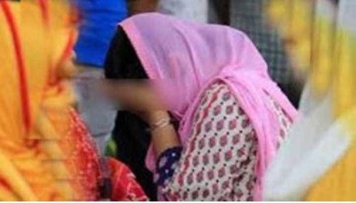 একা পেয়ে স্কুলশিক্ষিকাকে বিএনপির নেতার ধর্ষণ চেষ্টা