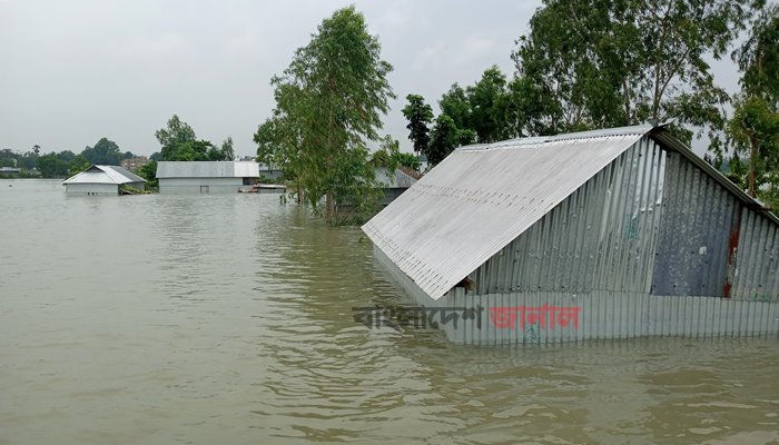 দফায় দফায় বন্যার ধাক্কায় বেসামাল উত্তরাঞ্চল