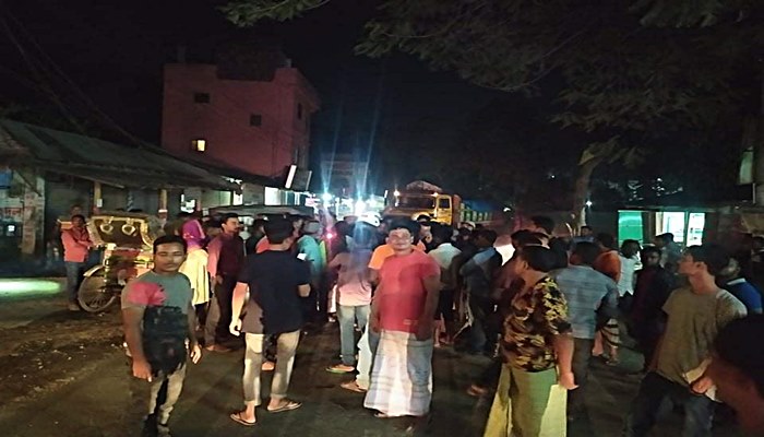 লালমনিরহাটে শ্রমিক নেতাকে মারপিট, মহাসড়ক অবরোধ
