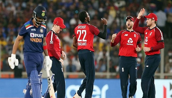 পাত্তাই পেল না কোহলিরা