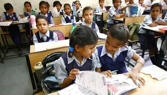 নতুন শিক্ষাক্রম পেছাল এক বছর