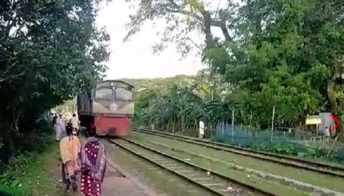 পাঁচদিন বন্ধ থাকার পর নেত্রকোণা-মোহনগঞ্জ রেল চালু