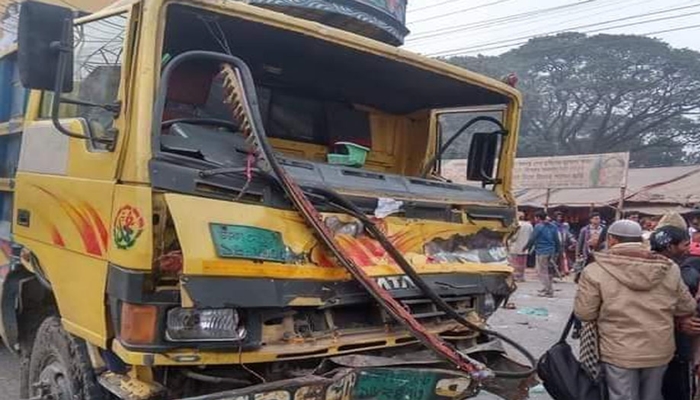 গাইবান্ধায় বাস-ট্রাক-মোটরসাইকেলের সংঘর্ষ, নিহত ৩