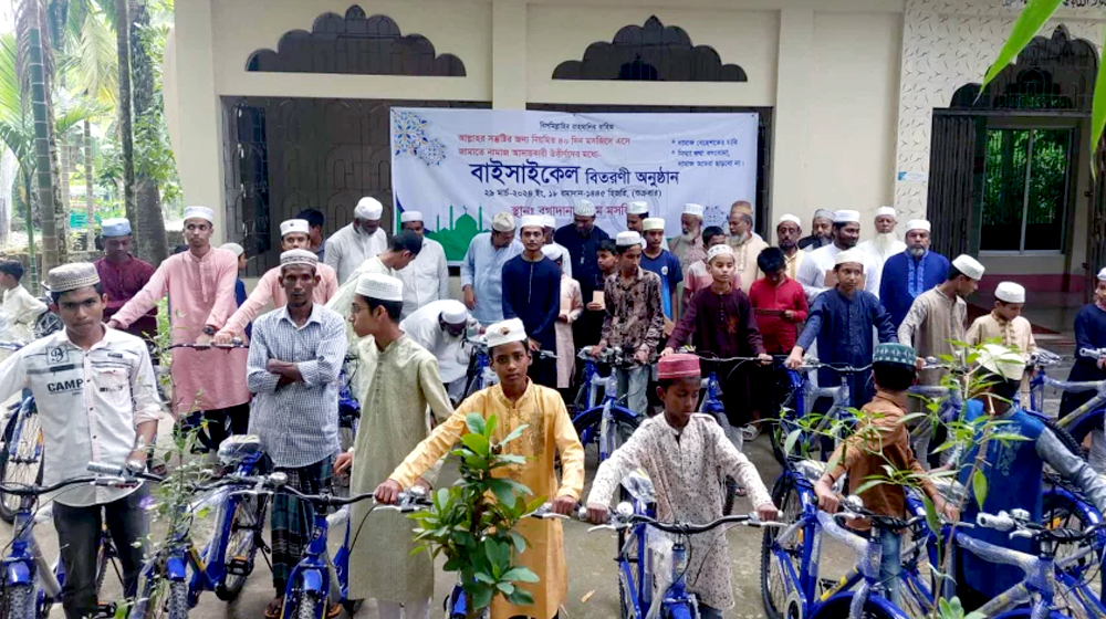 22 teenagers got a bicycle after praying in congregation for 40 days