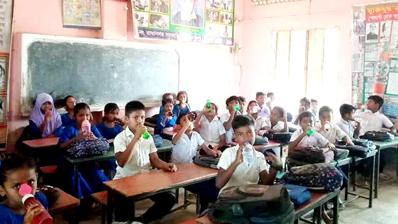 কুমিল্লায় সব শিক্ষাপ্রতিষ্ঠানে ‘পানি ঘণ্টা’ চালু