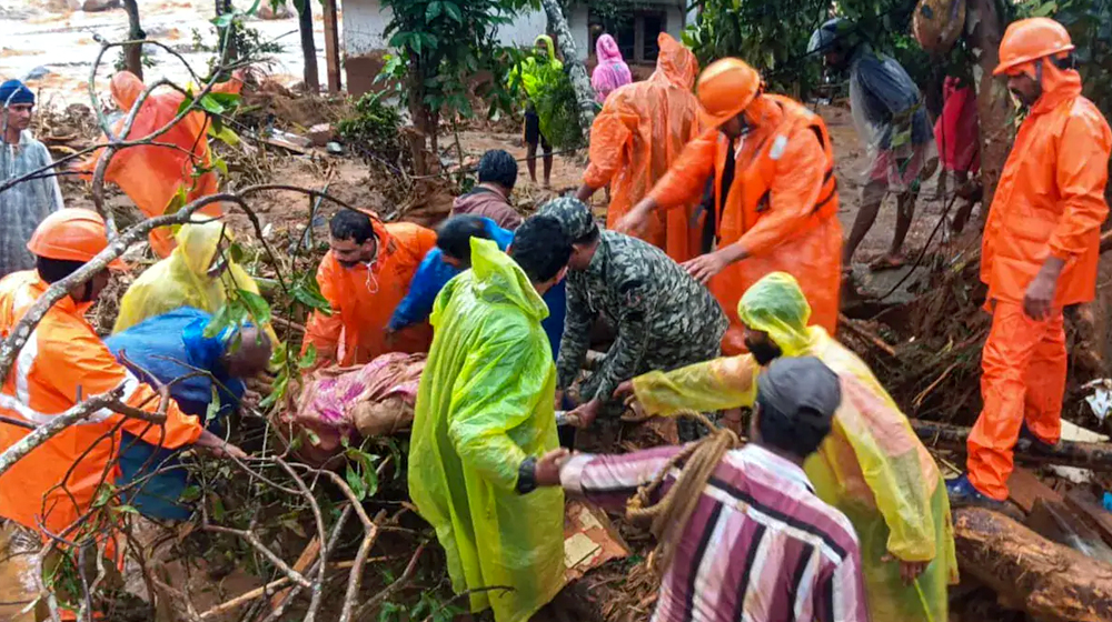 কেরালায় ভূমিধস: প্রাণহানি বেড়ে ৯৩, আটকা অনেকে
