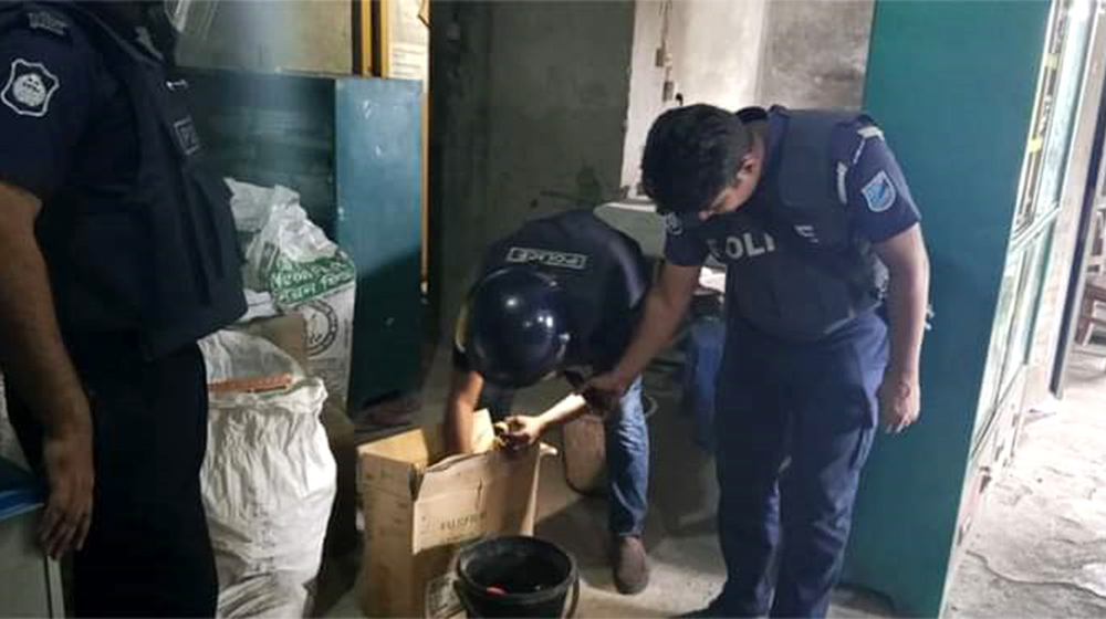 ফরিদপুরে জামায়াতের কার্যালয়ে অভিযান, ১২টি ককটেল উদ্ধার