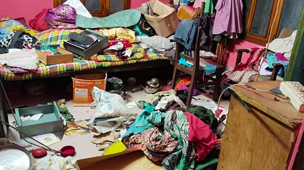 আওয়ামী লীগ নেতা ও সংখ্যালঘুদের বাড়িঘরে আগুন