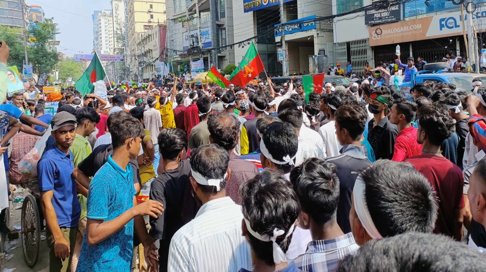 নয়াপল্টনে বিএনপি নেতাকর্মীদের ঢল