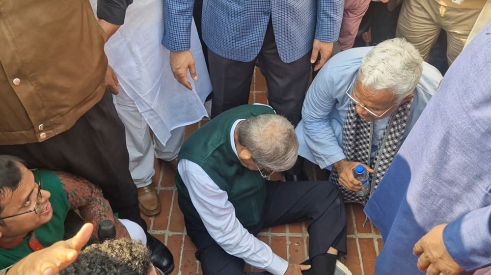 স্মৃতিসৌধে শ্রদ্ধা নিবেদন করতে গিয়ে অসুস্থ ফখরুল
