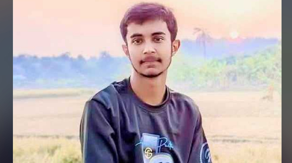 বর্ষবরণের সময় ছাদ থেকে পড়ে স্কুলছাত্রের মৃত্যু