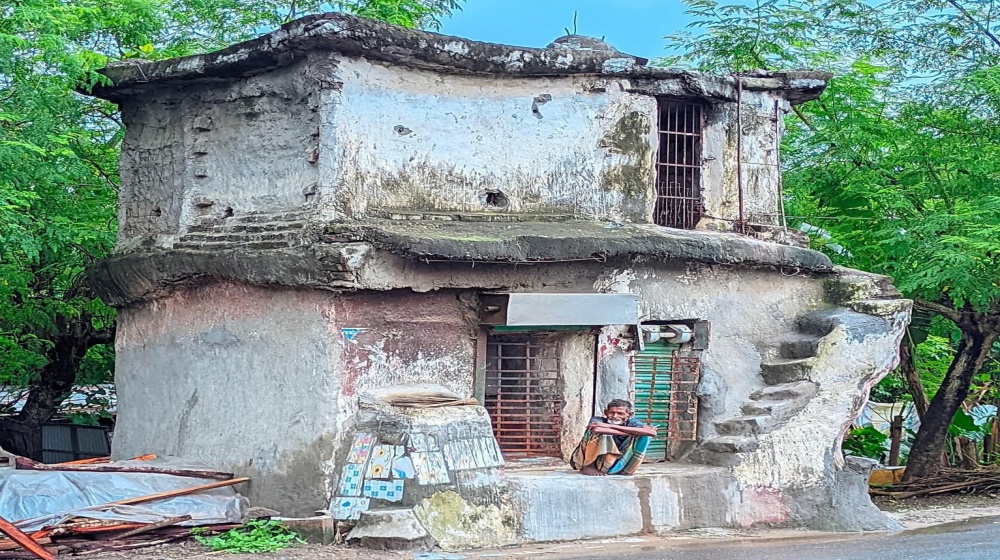 ভিক্ষা করে গড়া দোতলা স্বপ্নবাড়ি, ২৫ বছরের পরিশ্রমে বাস্তব করলেন রহিম বক্স