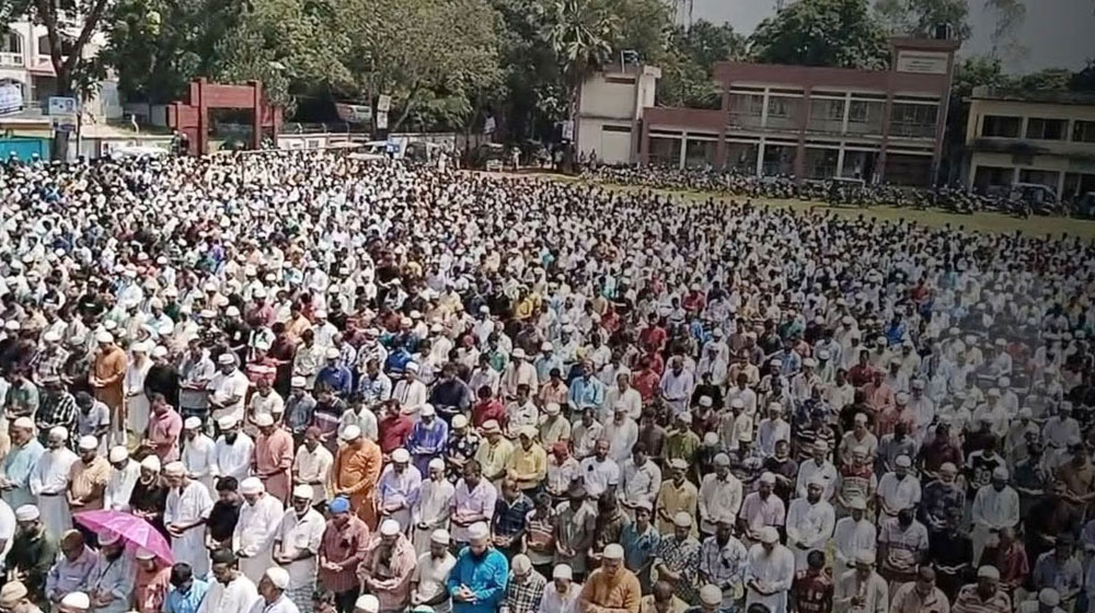 মনোহরদীতে সাবেক শিল্পমন্ত্রী নূরুল মজিদের জানাজায় মানুষের ঢল