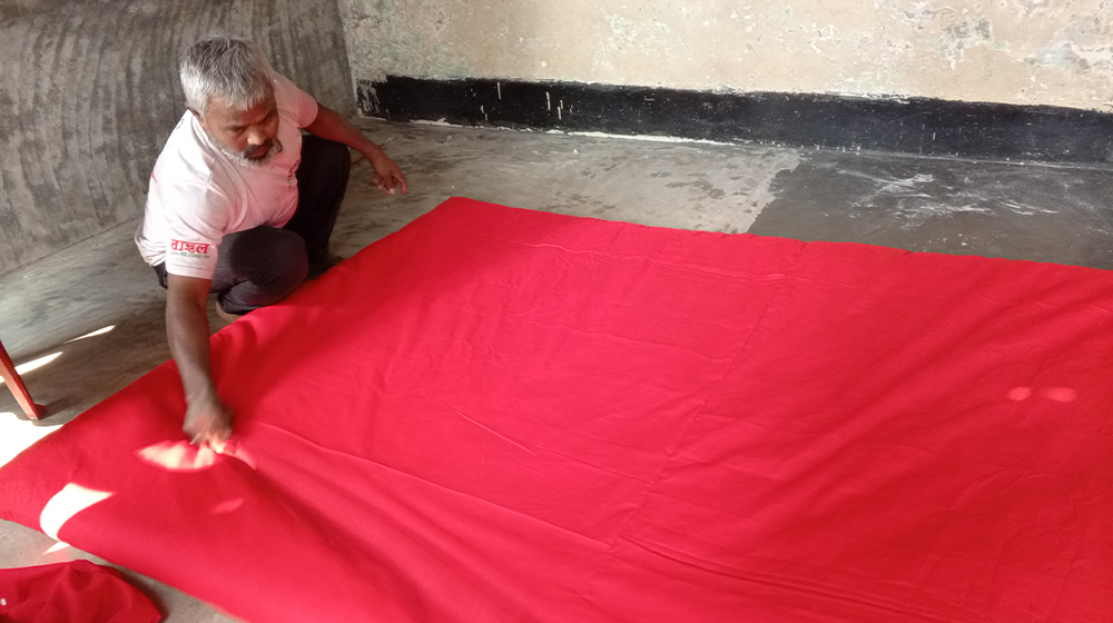 দিনাজপুরে শীতের আগমনী বার্তা: জমে উঠছে লেপ-তোষক কারিগরদের ব্যস্ততা