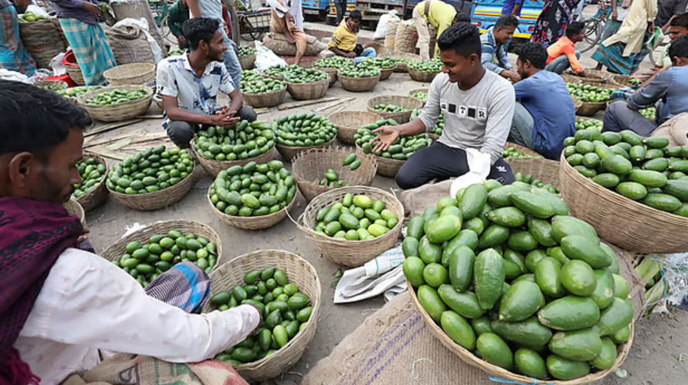 রোজার আগে অস্বাভাবিক বেড়েছে লেবুর দাম