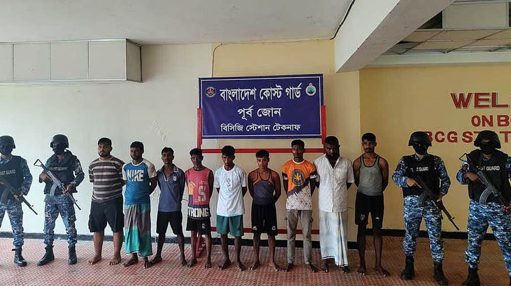 টেকনাফে নৌকা থেকে ৫০ জন উদ্ধার, মানবপাচার চক্রের ৯ সদস্য আটক