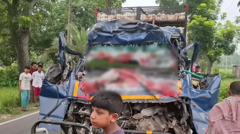 সখীপুরে সড়কে দাঁড়িয়ে থাকা ট্রাকে পিকআপের ধাক্কা, নিহত ৪
