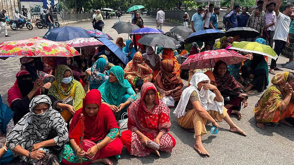 তেজগাঁওয়ে নাসা গ্রুপের শ্রমিকদের বিক্ষোভে, তীব্র যানজট রাজধানীতে