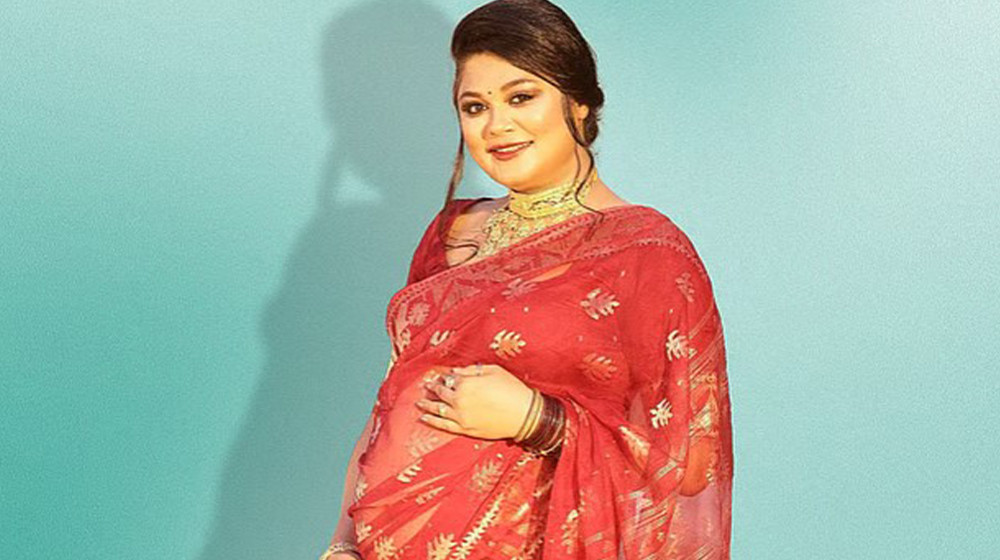 মা হচ্ছেন মৌসুমী হামিদ