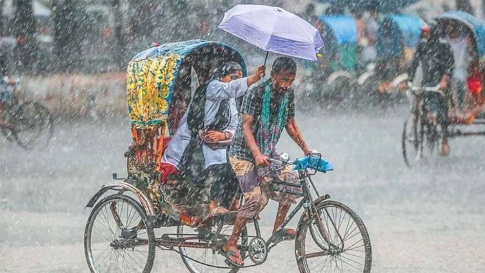 ২৪ ঘণ্টা অতি ভারি বৃষ্টির সতর্কতা, ১৪ জেলায় ঝড়ের আভাস