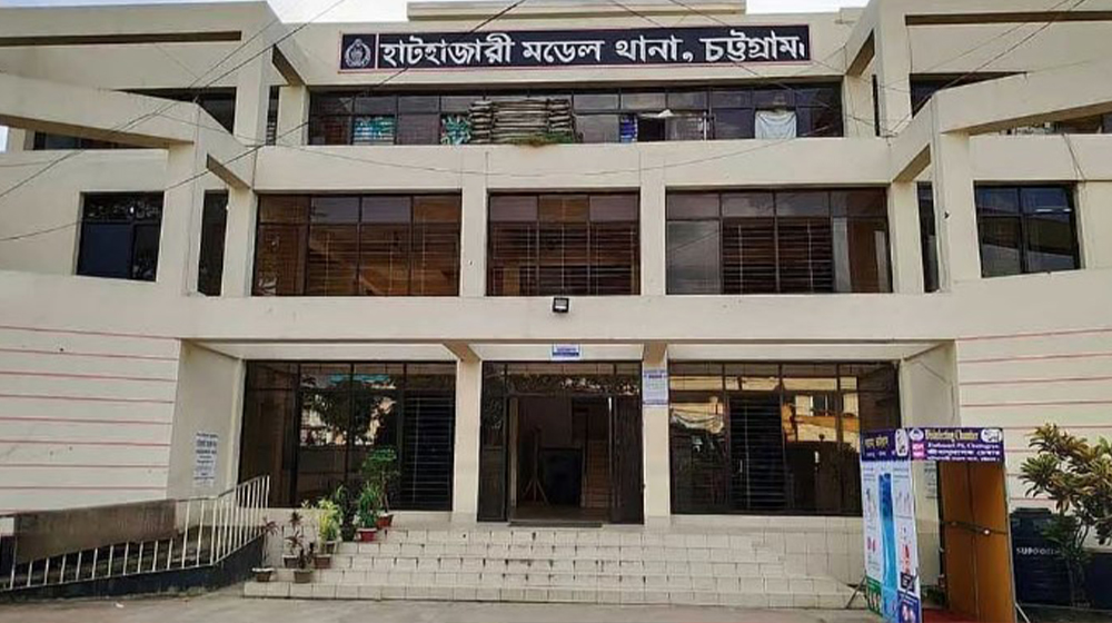 চট্টগ্রামে গুলি করে ও কুপিয়ে একজনকে হত্যা