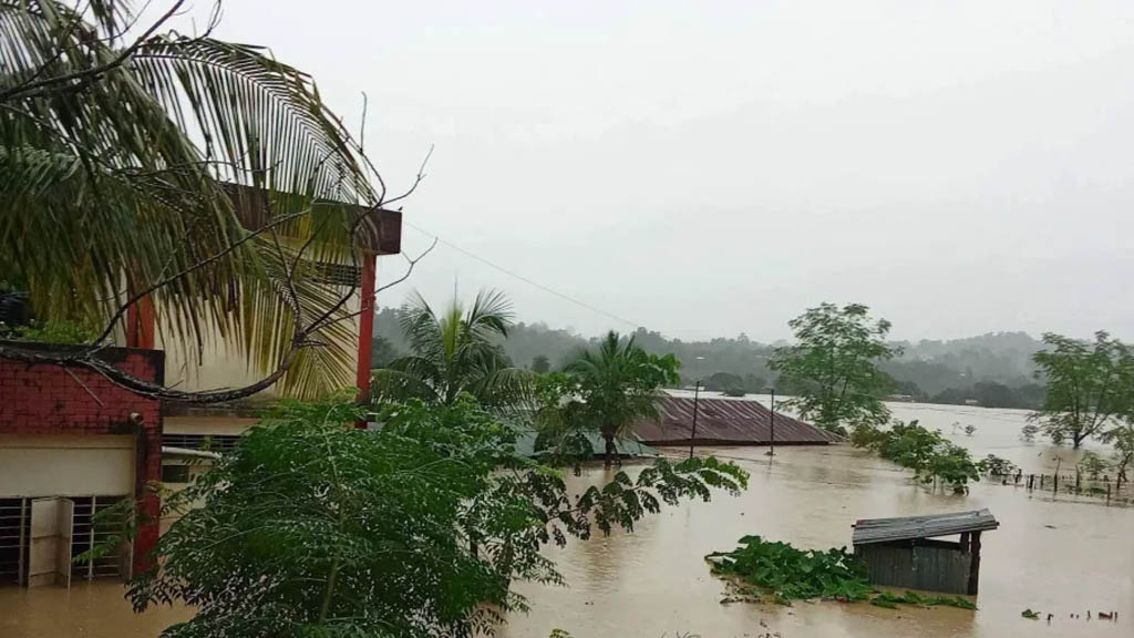 চার নদীর পানি বিপৎসীমার ওপরে, ১০ জেলায় বন্যার অবনতি