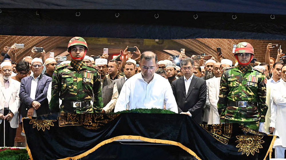 জানাজা শেষে সংসদের আঙিনায় সমাহিত জমির উদ্দিন সরকার