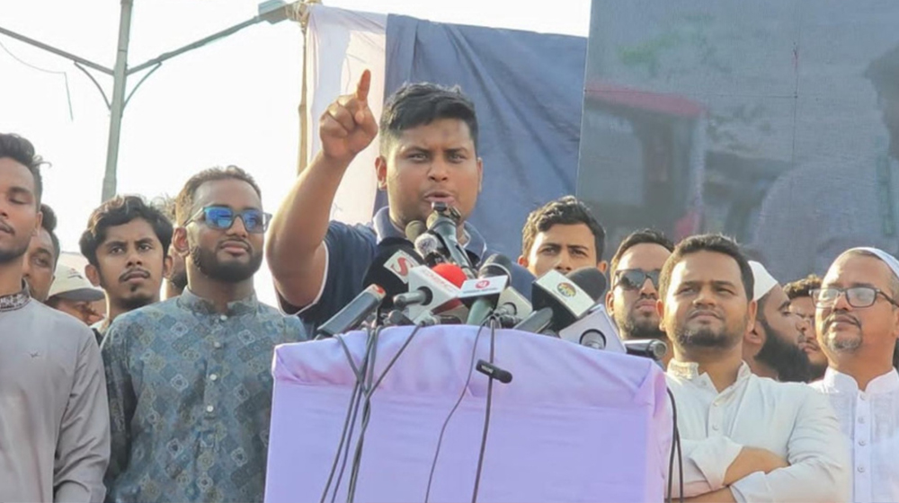 ফার্মের মুরগিরা রাস্তায় এসেছে বলেই আপনি মন্ত্রী হয়েছেন: হাসনাত