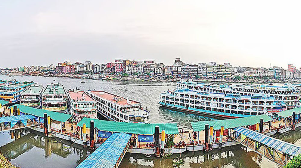 ঢাকার সদরঘাটে লঞ্চের ধাক্কায় ট্রলার ডুবে দুজন নিখোঁজ