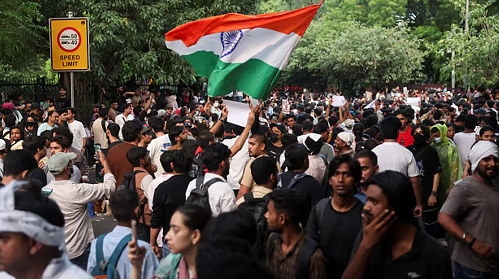 ভারতে শিক্ষামন্ত্রীর পদত্যাগের দাবিতে অনড় বিক্ষোভকারীরা