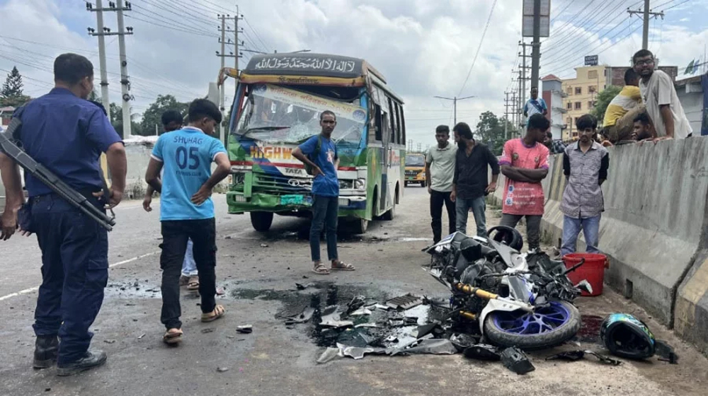 ধামরাইয়ে পাঁচ যানবাহনের সংঘর্ষ, মোটরসাইকেলের দুই আরোহী নিহত
