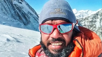  এবার বিশ্বের পঞ্চম উঁচু পর্বতশৃঙ্গ মাকালু জয় করলেন বাবর আলী