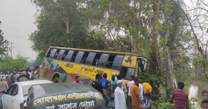 সিরাজগঞ্জে বাসচাপায় স্বামী-স্ত্রীসহ নিহত ৩