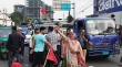 মহাখালীতে বকেয়া বেতনের দাবিতে নাসা গ্রুপের শ্রমিকদের সড়ক অবরোধ