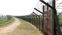 নওগাঁ সীমান্তে পুশইনে ব্যর্থ হয়ে ৯ জনকে ফেরত নিল বিএসএফ