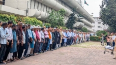 বিটিভি প্রাঙ্গণে মুস্তাফা মনোয়ারকে শেষ শ্রদ্ধা