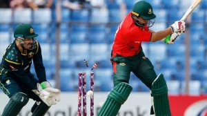 আত্মঘাতী ব্যাটিংয়ে সিরিজে পিছিয়ে টাইগাররা