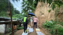 ভারি বর্ষণে রাঙ্গুনিয়ায় পাহাড় ধসে নারীর মৃত্যু
