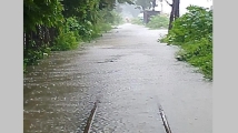 চট্টগ্রামে পানির নিচে রেললাইন, আটকা ‘পর্যটক এক্সপ্রেস’