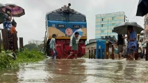 পানিতে ডুবে পর্যটক এক্সপ্রেসের যাত্রা বাতিল, চট্টগ্রামে আটকা হাজার যাত্রী