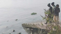 সন্তানকে নিয়ে সুগন্ধায় ঝাঁপ মায়ের, এগিয়ে এলেন স্থানীয়রা