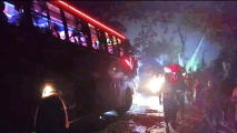 ট্রাক উল্টে সড়ক ছড়াল ডিম, কুড়াতে গিয়ে বাস চাপায় নিহত ৫