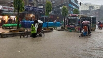 ঢাকায় ৬ ঘণ্টায় ৭৬ মিলিমিটার বৃষ্টি, জলাবদ্ধতায় ভোগান্তি