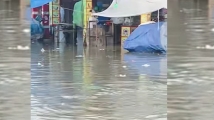 জলাবদ্ধতার কারণে নিউমার্কেটের দোকানপাট বন্ধ