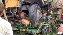 নীলফামারীতে ট্রাকচাপায় একই পরিবারের তিনজনসহ নিহত ৪