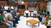 প্রধানমন্ত্রীর সঙ্গে স্বর্ণপদকজয়ী অলিম্পিয়াড শিক্ষার্থীদের সাক্ষাৎ