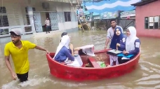 ৩ ঘণ্টার বৃষ্টিতে জলমগ্ন কুমিল্লা নগরী, নৌকায় চড়ে পরীক্ষাকেন্দ্রে শিক্ষার্থীরা
