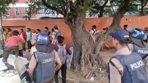 সংসদ ভবনের সামনে লাঠিচার্জ করে শিক্ষার্থীদের ছত্রভঙ্গ করল পুলিশ